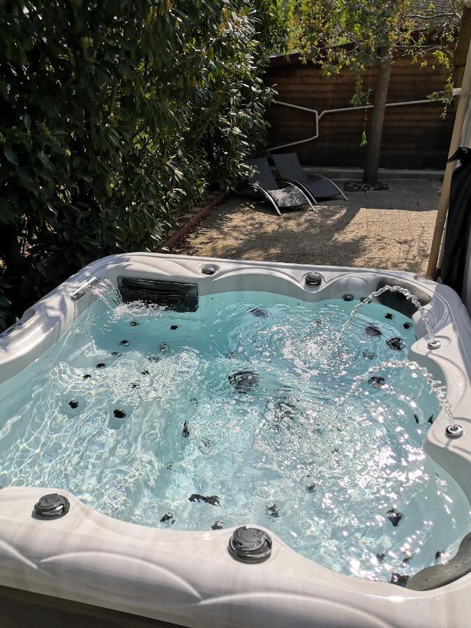 O Rethel Jacuzzi, Gite Ardennes Экстерьер фото